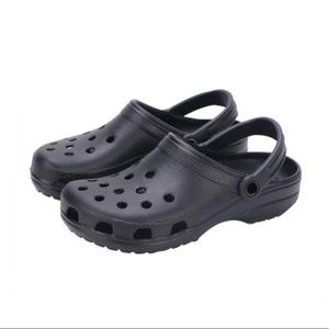 CROCS CLASSIC SLIP ON BLACK CLOGS WOMEN’S SIZE 10